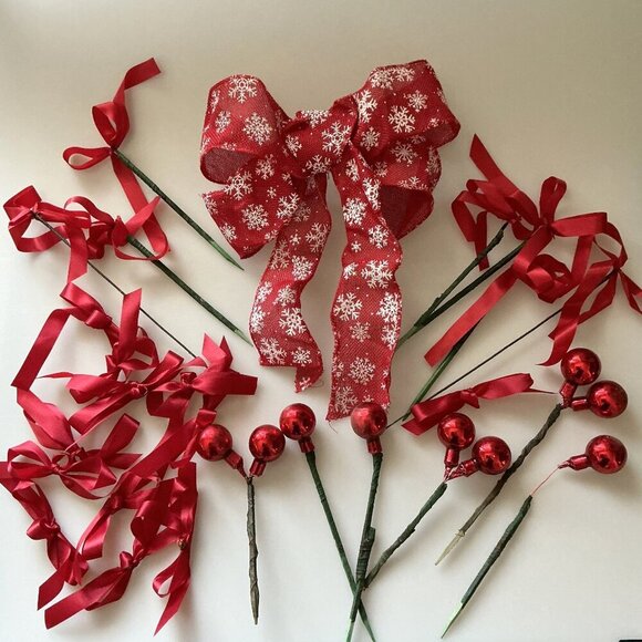 HOLIDAY BOWS & BLUBS DIY CRAFT WREATH FLORAL ARRANGEMENTS CHRISTMAS DECOR - Picture 1 of 5